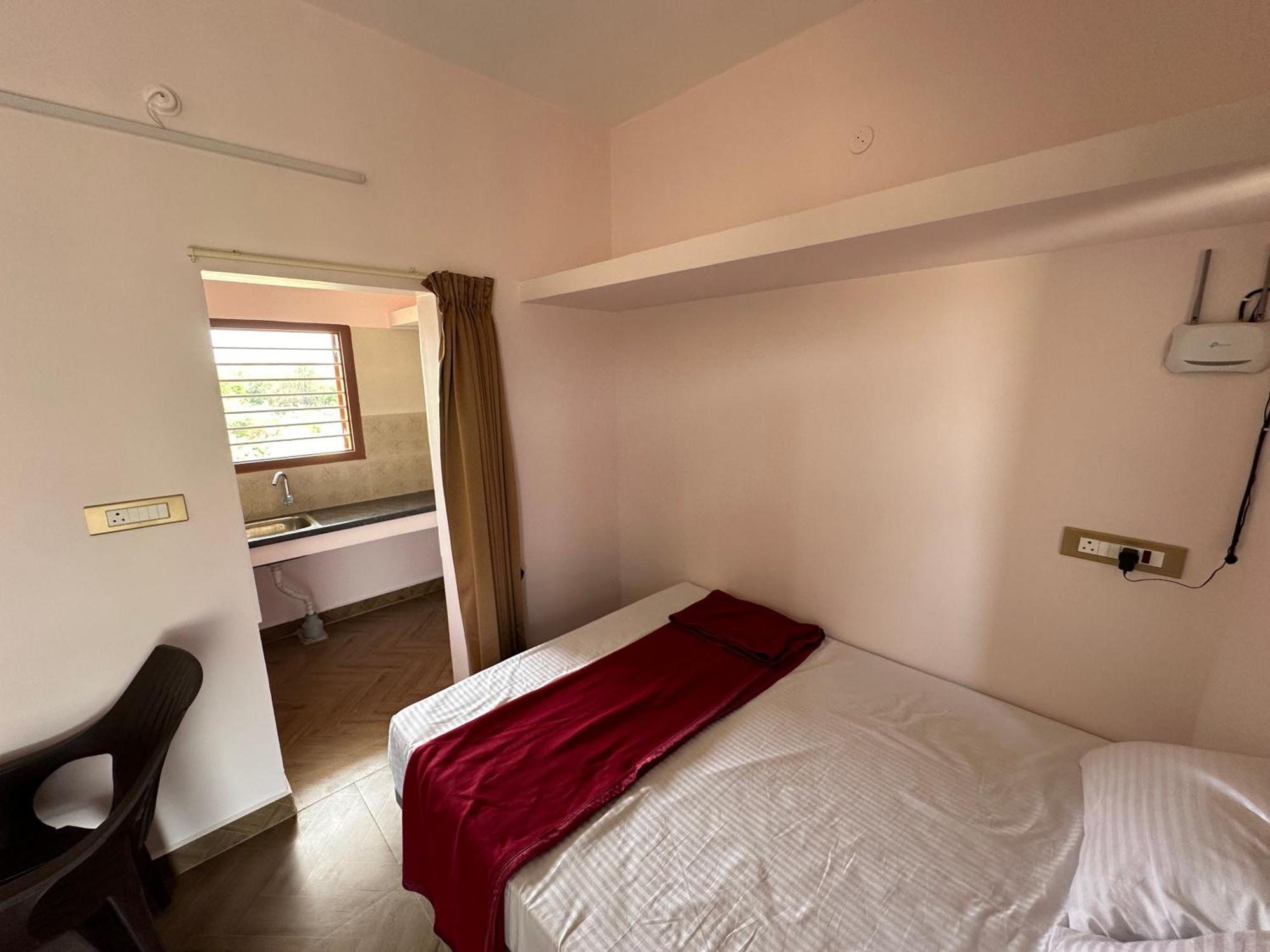 Om Lingeswaran Home Stay Тируваннамалай Экстерьер фото