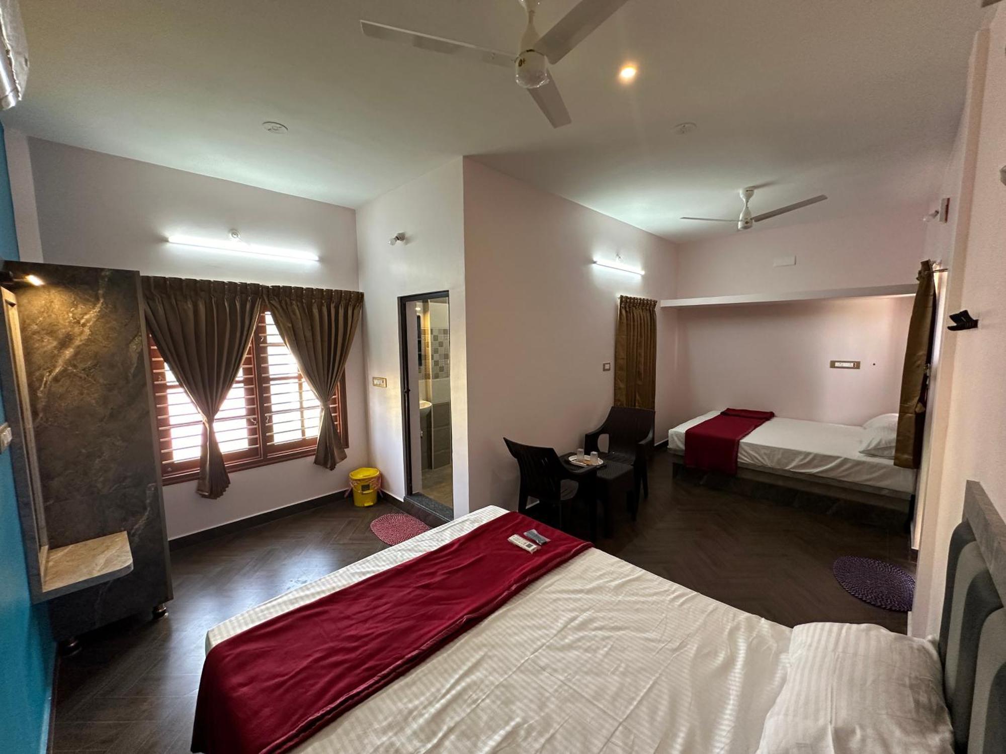 Om Lingeswaran Home Stay Тируваннамалай Экстерьер фото