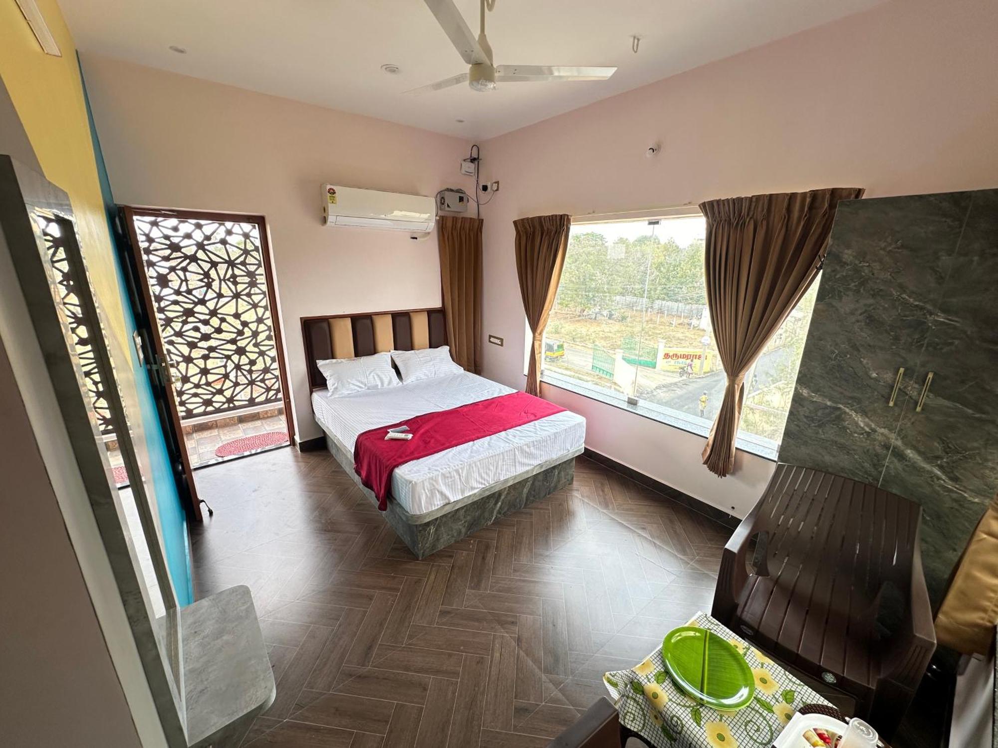 Om Lingeswaran Home Stay Тируваннамалай Экстерьер фото