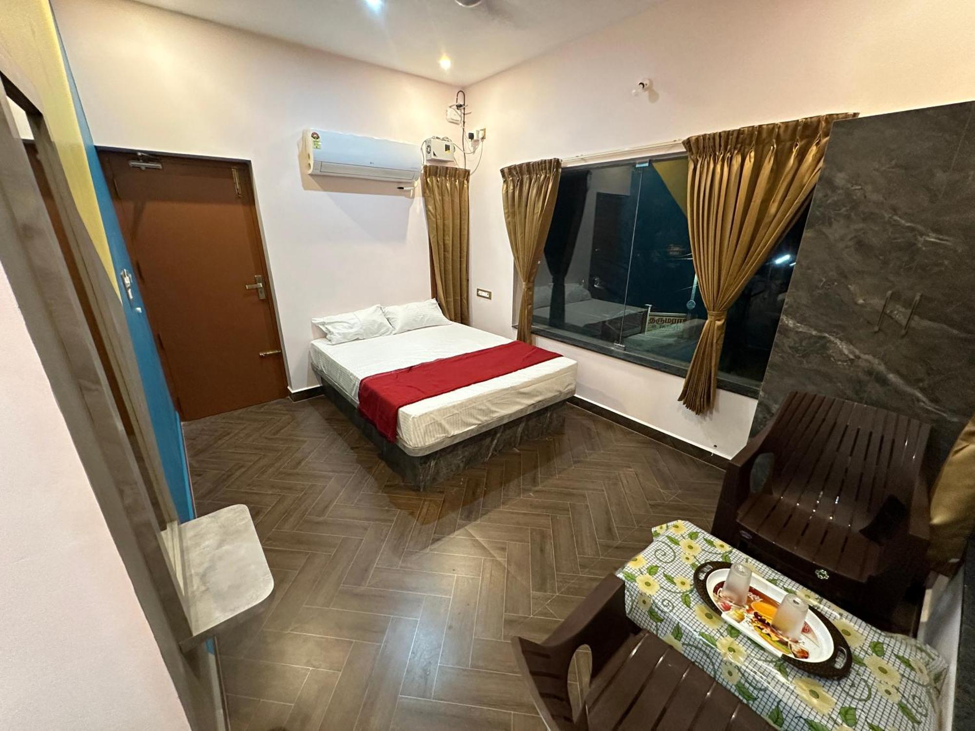 Om Lingeswaran Home Stay Тируваннамалай Экстерьер фото