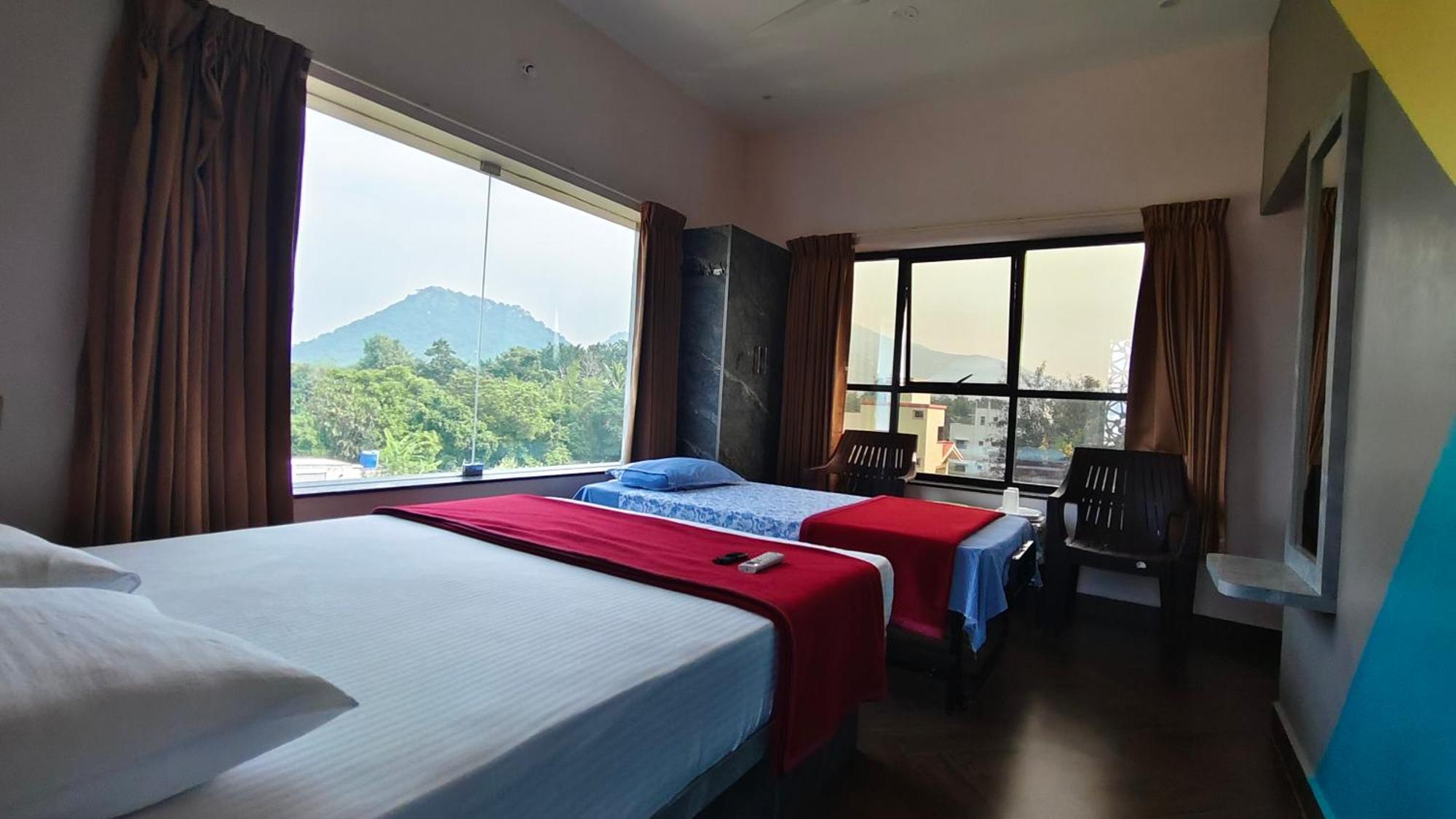 Om Lingeswaran Home Stay Тируваннамалай Экстерьер фото